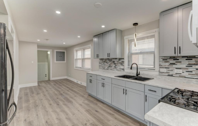 11209 S LAFLIN