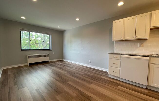 1 bed, 1 bath, 450 sqft, $1,549, Unit 5326 Fifth Ave. #01