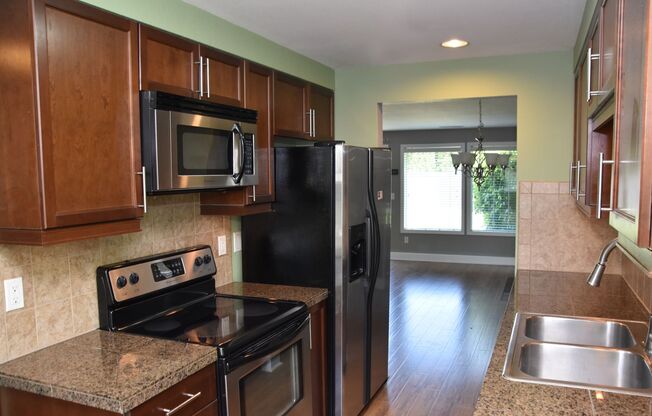 2 Bedroom 1.75 Bath Condo in Gated North Tacoma Community