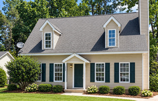 Charming 3-Bedroom Home in Charlotte’s Prindle Lake Community