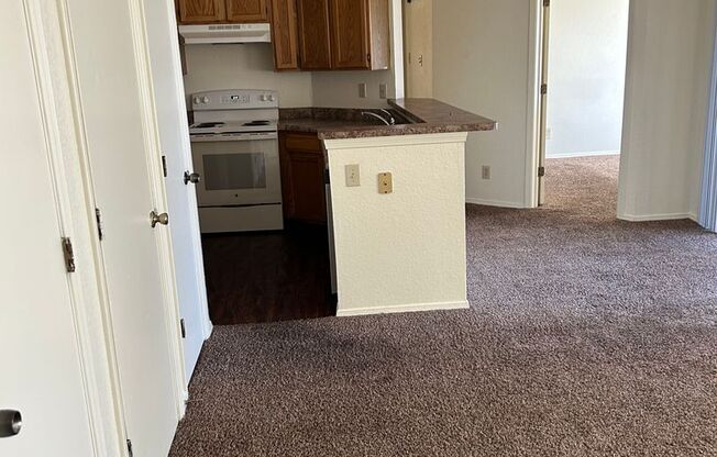 2 beds, 1 bath, 861 sqft, $970, Unit 39