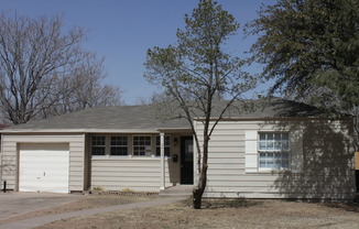 PRE -LEASING FOR AUGUST 1ST! 4 Bedroom/2 bath House 1.5 Miles from Texas Tech