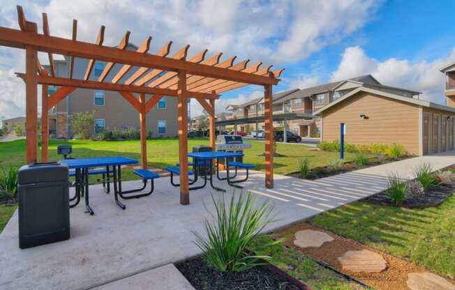 Volar Apartments BBQ Area
