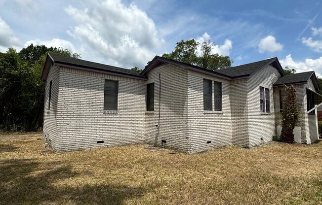 Fully Renovated 3/2 Available for Immediate Rent!