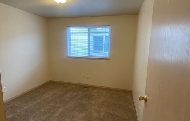 3 beds, 2 baths, 1,234 sqft, $1,900, Unit 3259