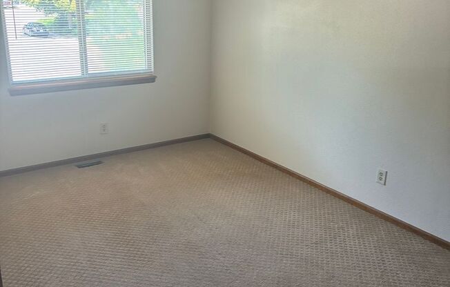 Beautiful 3-Bedroom, 3-Bath Home With Great Backyard For Hosting!