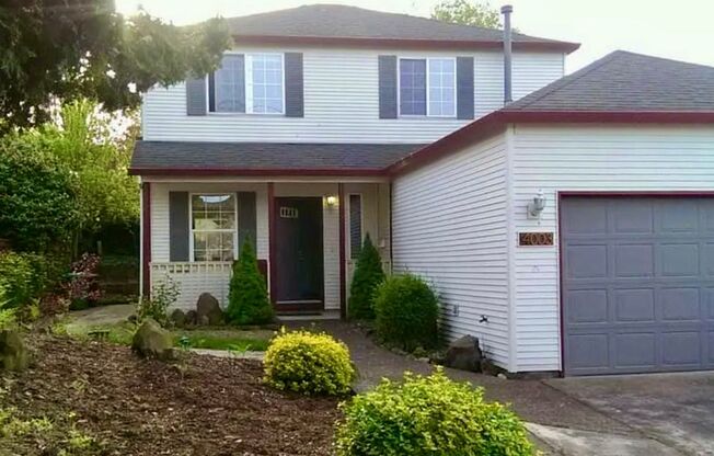 Beautiful 3-Bedroom House with 2.5 Bathrooms, attached garage, fully fenced backyard