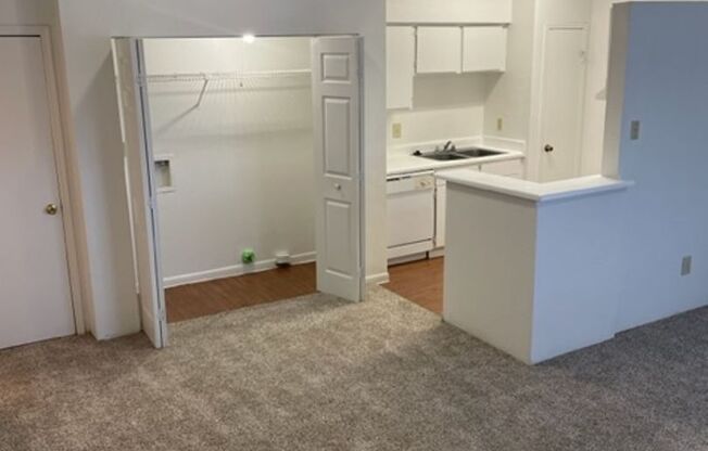 2 beds, 2 baths, 1,038 sqft, $1,085, Unit 2801