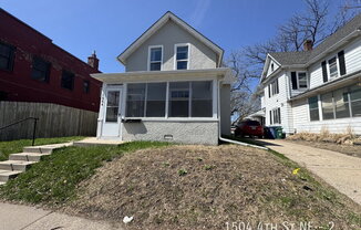 1504 4 ST NE