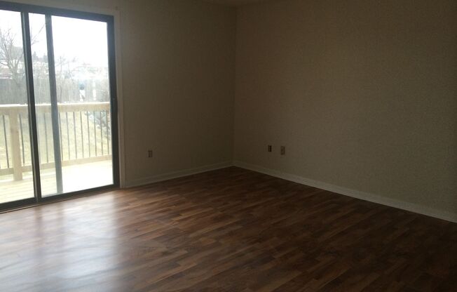 3 beds, 1.5 baths, $1,250, Unit 809-08