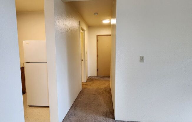 1 bed, 1 bath, 460 sqft, $1,050, Unit 212
