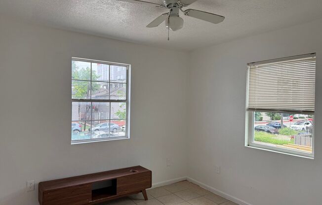 2 beds, 1 bath, 500 sqft, $950, Unit 3