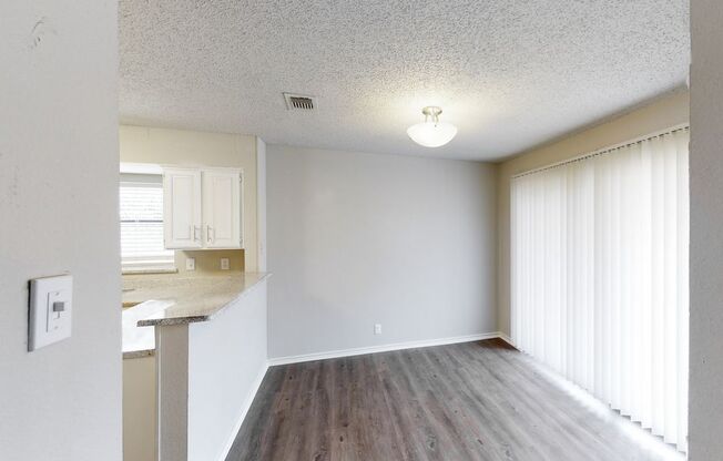 1 bed, 1 bath, 825 sqft, $834