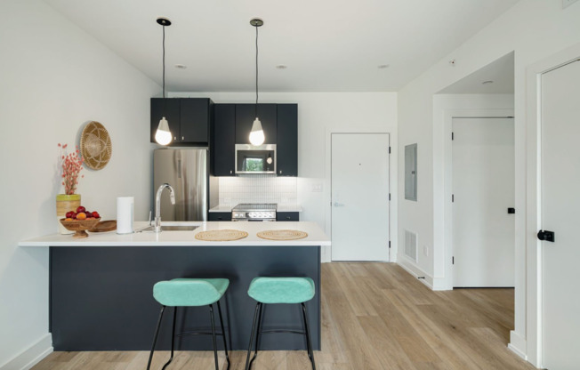 2 beds, 1 bath, 650 sqft, $1,699, Unit Unit 305