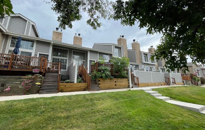 Fully Remodeled Townhouse Steps from Hidden Lake!