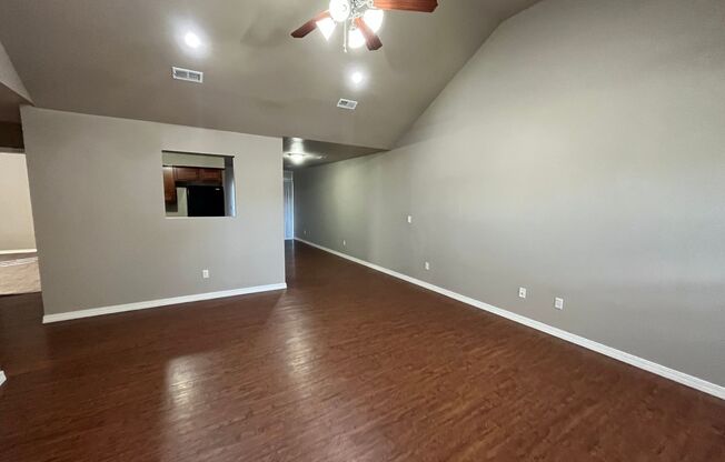 2 beds, 2 baths, $1,295, Unit 3175 W Sexton