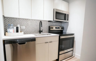 11 E Chestnut St 29J