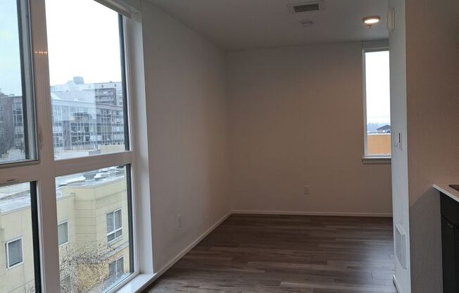 Studio, 1 bath, 322 sqft, $1,275, Unit 406