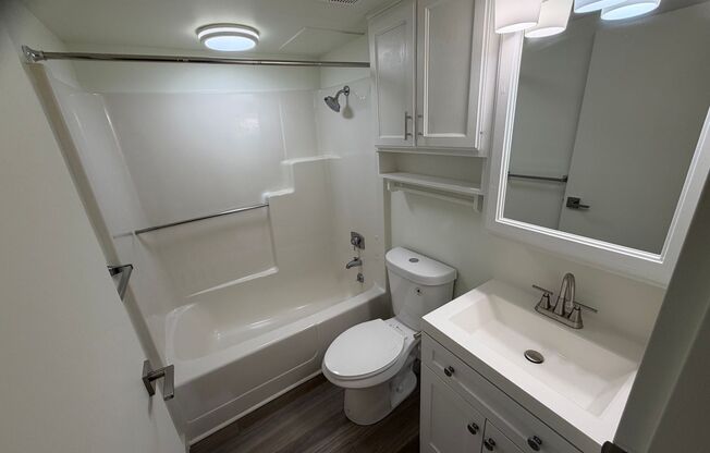 Studio, 1 bath, 400 sqft, $995, Unit 240W