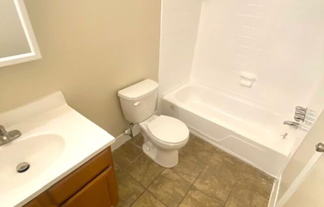 1 bed, 1 bath, 625 sqft, $1,270, Unit D09