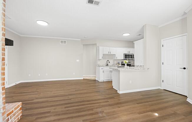 1 bed, 1.5 baths, 925 sqft, $1,405