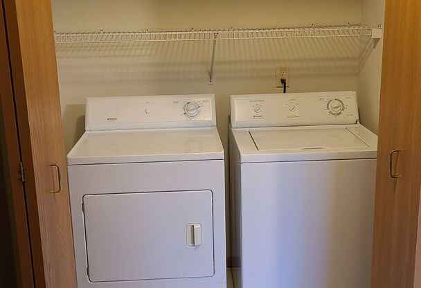 2 beds, 2 baths, 1,251 sqft, $1,880, Unit 302-212