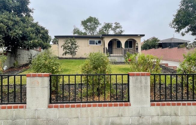 Beautifully Upgraded 3bed 2 bath Front House