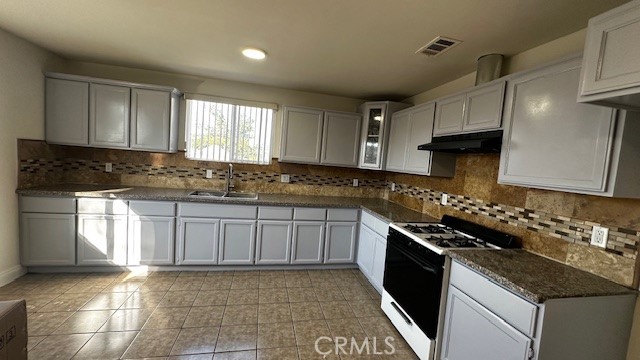 5 beds, 3 baths, 3,800 sqft, $4,500