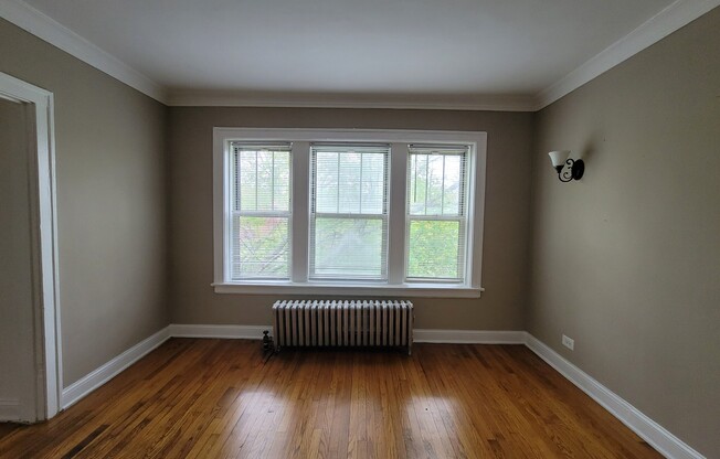 6647.5 North Greenview Ave.