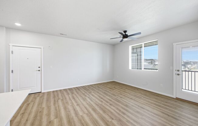 1 bed, 1 bath, 724 sqft, $1,422, Unit B303