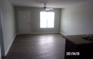 3 beds, 2 baths, 987 sqft, $1,250, Unit Unit 7