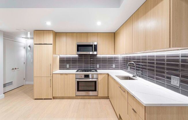 1 bed, 1 bath, 636 sqft, $2,425, Unit T-03