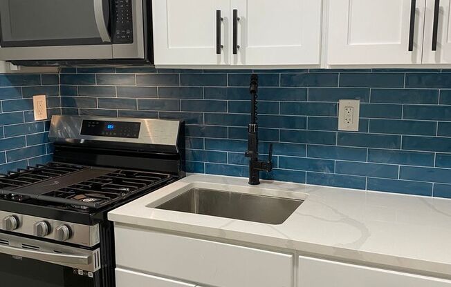 1 bed, 1 bath, 750 sqft, $1,695, Unit B03