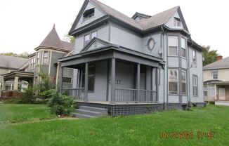 206 W Creighton Avenue