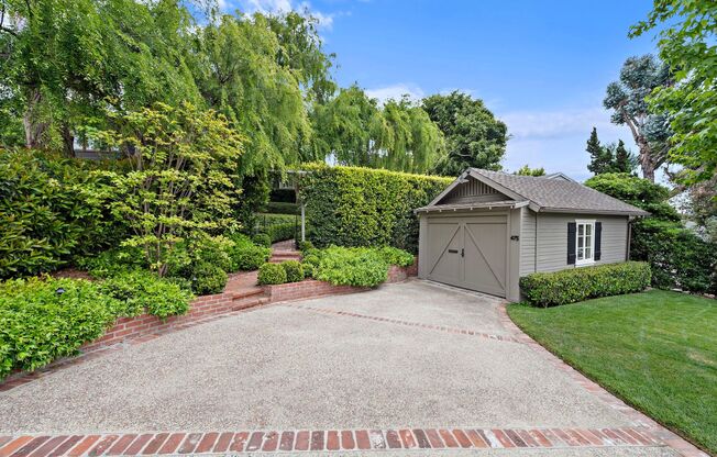 Classic Modern Cottage in Laguna Village