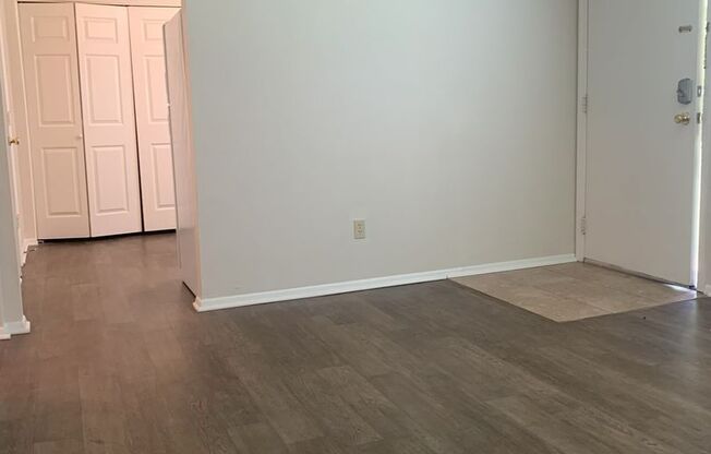 2 beds, 1 bath, 700 sqft, $870, Unit 9003