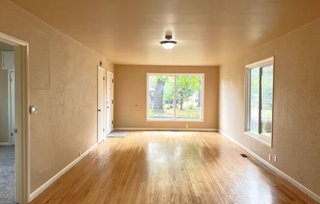 2Bd/1Ba Single Story House w/ Basement - Available Now!