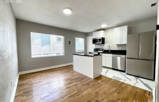 1114 W 45 ST