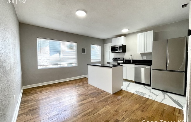 1114 W 45 ST