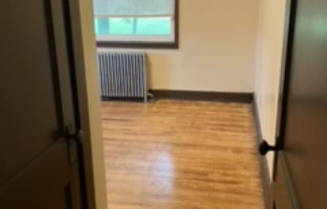 2 beds, 1 bath, $1,390, Unit Apt D