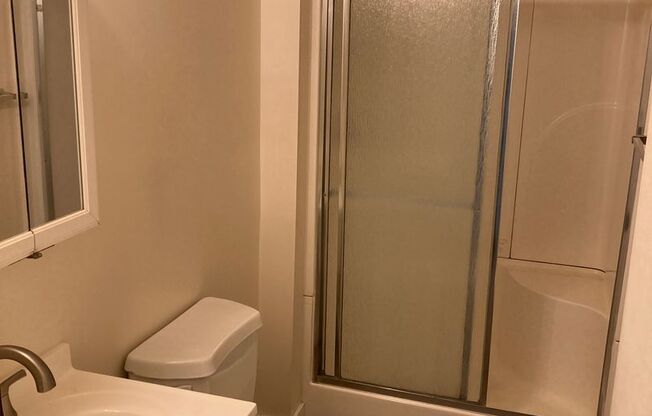3 beds, 2 baths, 1,131 sqft, $2,895, Unit 201