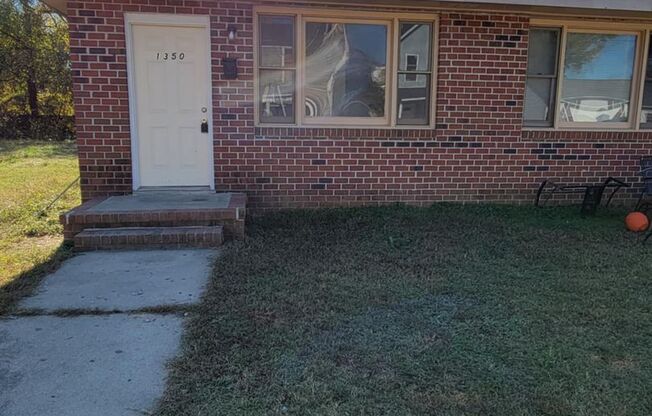 2 beds, 1 bath, $940