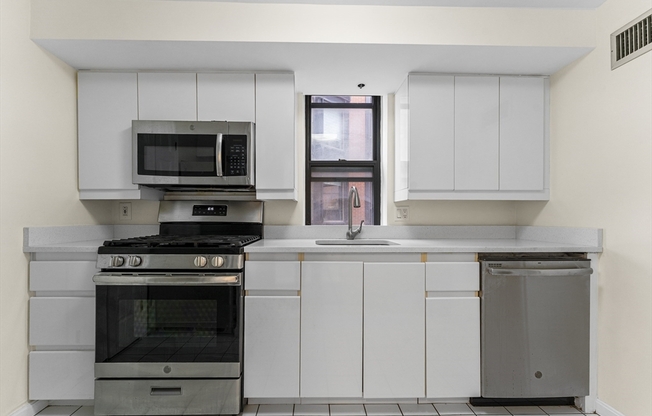 3 beds, 2 baths, 1,430 sqft, $7,600, Unit 1501