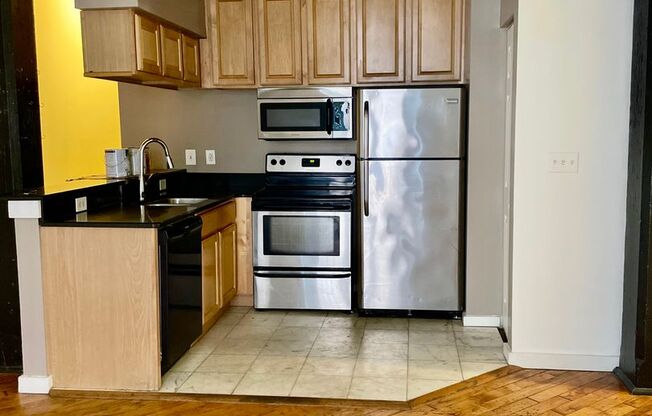 2 beds, 1 bath, 768 sqft, $1,299, Unit 202