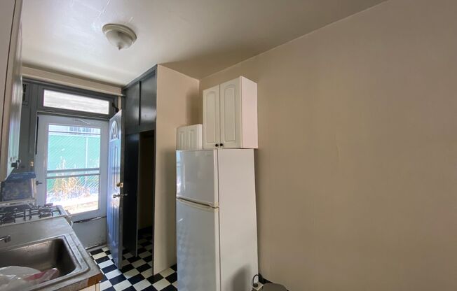 Studio, 1 bath, $795, Unit 3