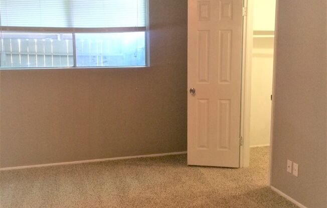 2 beds, 1 bath, 905 sqft, $1,129