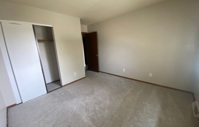 1 bed, 1 bath, $995, Unit 9