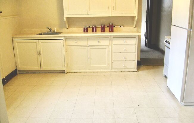 1 bed, 1 bath, 700 sqft, $695, Unit 3018-01