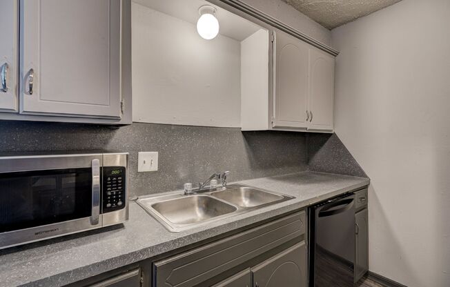 2 beds, 1.5 baths, 925 sqft, $925, Unit O4