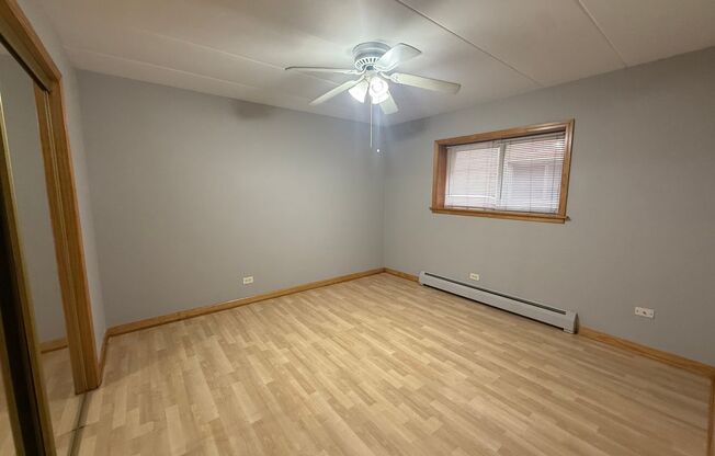 Well Maintained 1 Bedroom/1 Bath Unit Great Location Close to Ohare